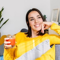 Ettől a gyönyörű piros-narancs ital­tól ragyog a bőr és erőre kap a szív – próbálja ki a paradicsom-sárgarépa turmixot!