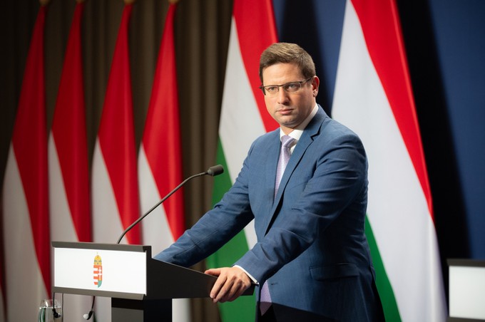 Megműtötték: kórházba került Gulyás Gergely