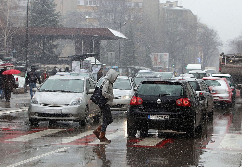 Poledica na kolovozu je česta pojava u zimskim uslovima vožnje