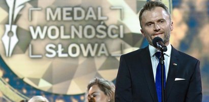 Piotr Jacoń z TVN stanął po stronie swojego dziecka w bardzo trudnym momencie. Dostał za to medal!