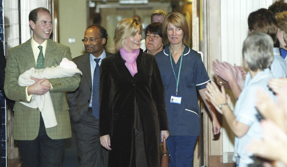 Książę Edward i hrabina Sophie, Frimley Park Hospital, 2003 r.