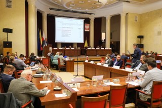 Rada Warszawy przyjęła uchwałę wprowadzającą w stolicy Strefę Czystego Transportu