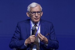 Co zrobić, by polskie firmy były bardziej konkurencyjne w Europie i na świecie? Recepta Buzka