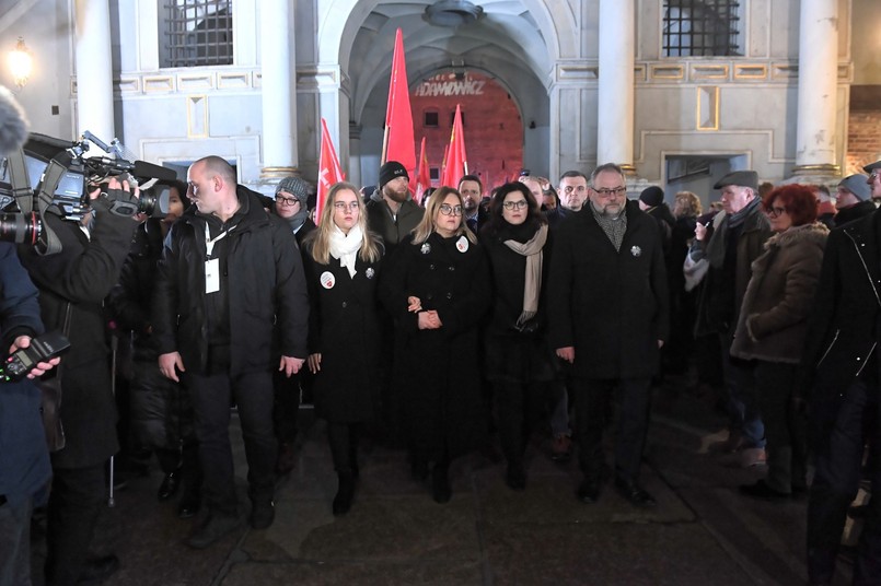 Oddanie hołdu zabitemu prezydentowi