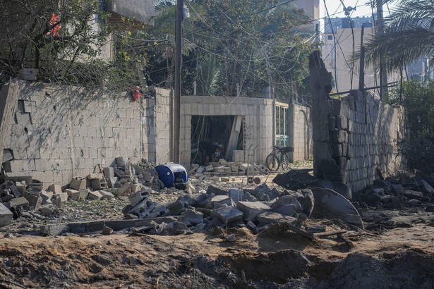 Hamas i inne ekstremistyczne grupy przetrzymują jeszcze w Strefie Gazy 138 zakładników - poinformował we wtorek wieczorem rzecznik izraelskiej armii Daniel Hagari.