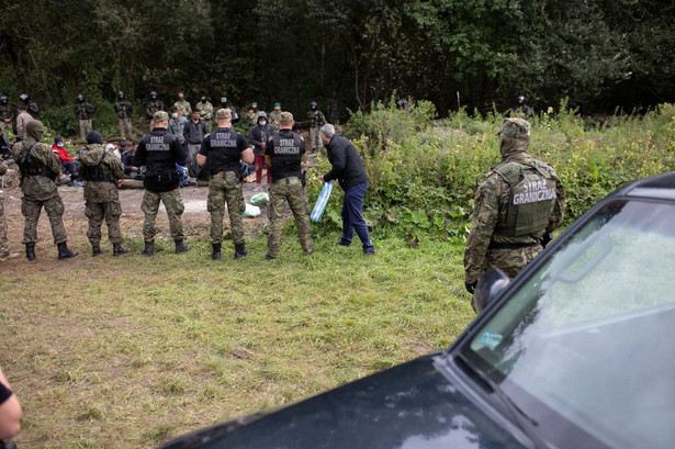 Trzydziestka emigrantów wprawiła Polskę w stan histerii