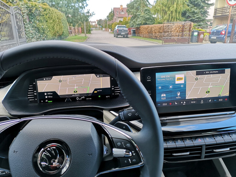 nowa-skoda-octavia-multimedialnie-apple-carplay-canton-i-hud