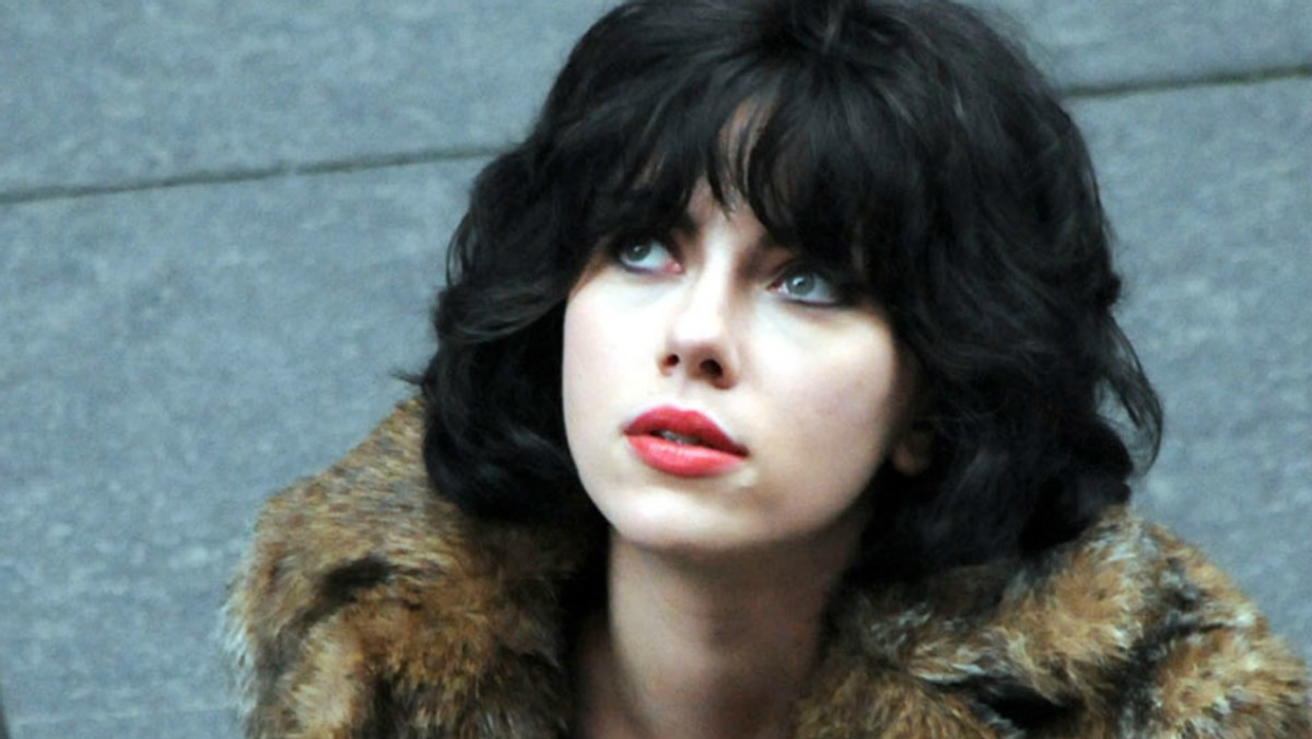 Dzień po zaprezentowaniu plakatu twórcy filmu "Under The Skin" udostępnili w sieci pełen zwiastun filmu.