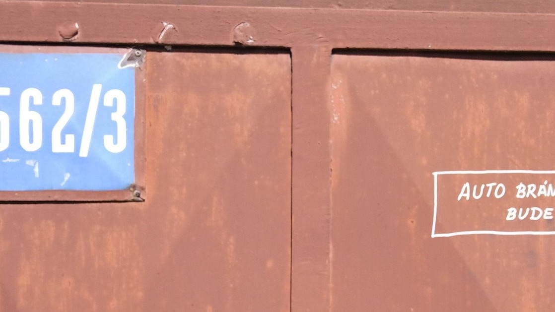 Ostrý odkaz na garáži v Košiciach rozdelil ľudí na dva tábory.