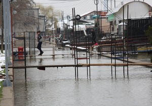 Improvizovani putići do splavova