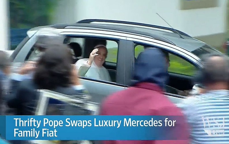 Papież Franciszek na pokładzie fiata idea