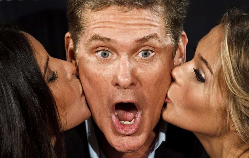 Hasselhoff świeci golizną