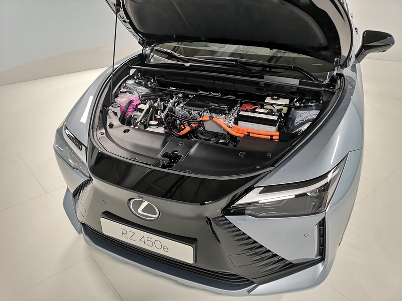 Lexus RZ 450e