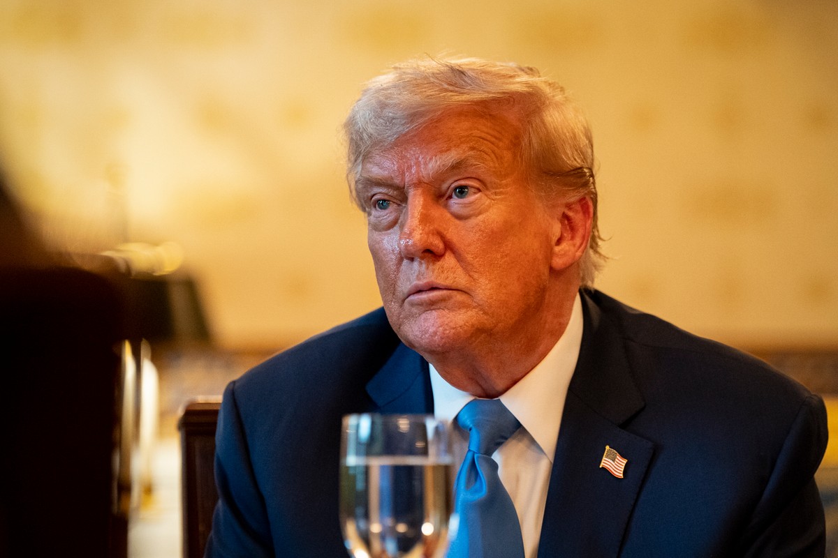 Donald Trump się nie patyczkuje. Pisze wielkimi literami