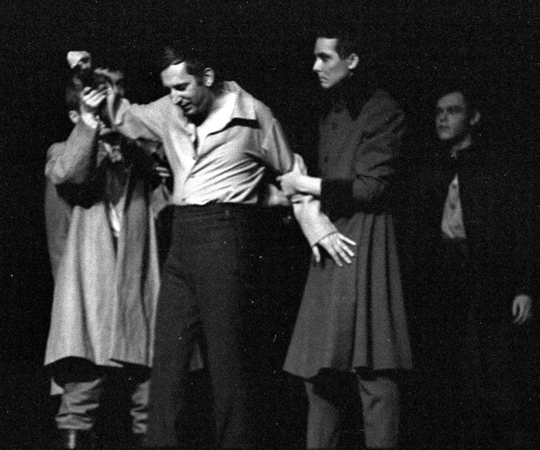 Próba generalna "Dziadów" w Teatrze Narodowym. Na zdjęciu Gustaw Holoubek, 1967 r.