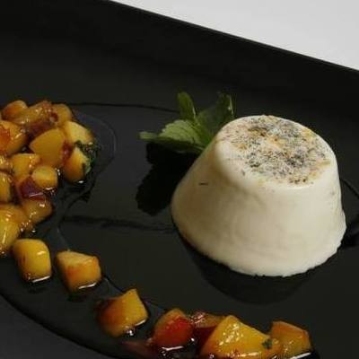 Panna cotta őszibarackraguval