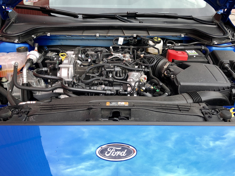 Ford Focus Sedan 1.0 EcoBoost Connected