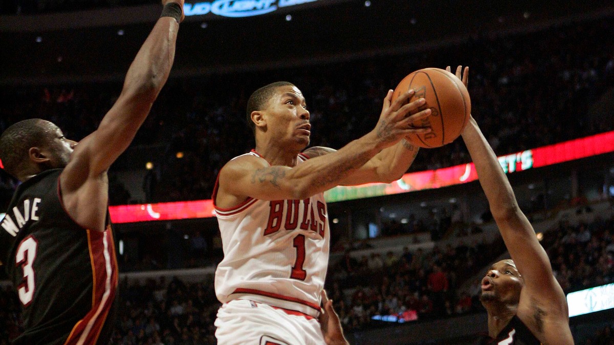 Derrick Rose zdobył 26 punktów i znów poprowadził Chicago Bulls do wygranej z Miami Heat 93:89. W drugim meczu minionej nocy Celtics polegli w Denver 75:89.