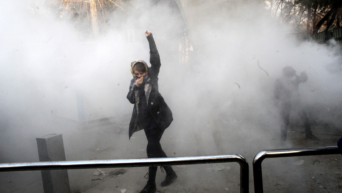 Ambasador USA przy ONZ Nikki Haley powiedziała dzisiaj, że Waszyngton chce zwołania w trybie natychmiastowym sesji Rady Bezpieczeństwa ONZ oraz posiedzenia Rady Praw Człowieka w Genewie w związku z protestami w Iranie, w trakcie których zginęło już 21 osób.
