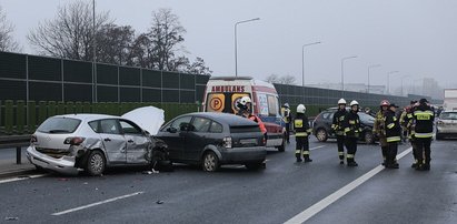 Potężny karambol kilkudziesięciu aut w Świętokrzyskiem. Do sieci trafiło nagranie z ekspresówki