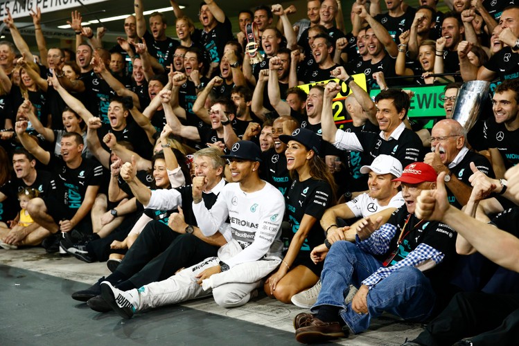 Lewis Hamilton mistrzostwo Formuły 1 fetował w towarzystwie Nicole Scherzinger
