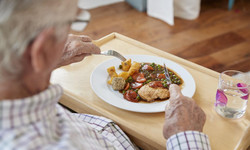 Niedożywienie osób starszych. O czym należy pamiętać tworząc dietę seniora?