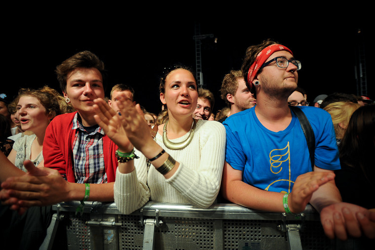 Publiczność pod sceną na festiwalu Heineken Open'er (fot. Artur Rawicz/Onet)