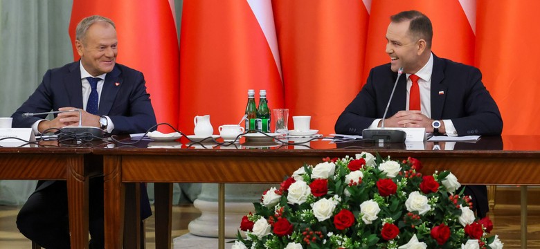 Nawrocki wygrywa z Tuskiem?! Nowy sondaż to policzek dla premiera