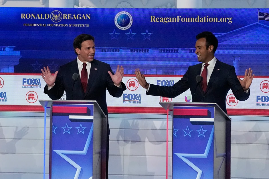 Ron Desantis i Vivek Ramasvami na debati 27. septembra