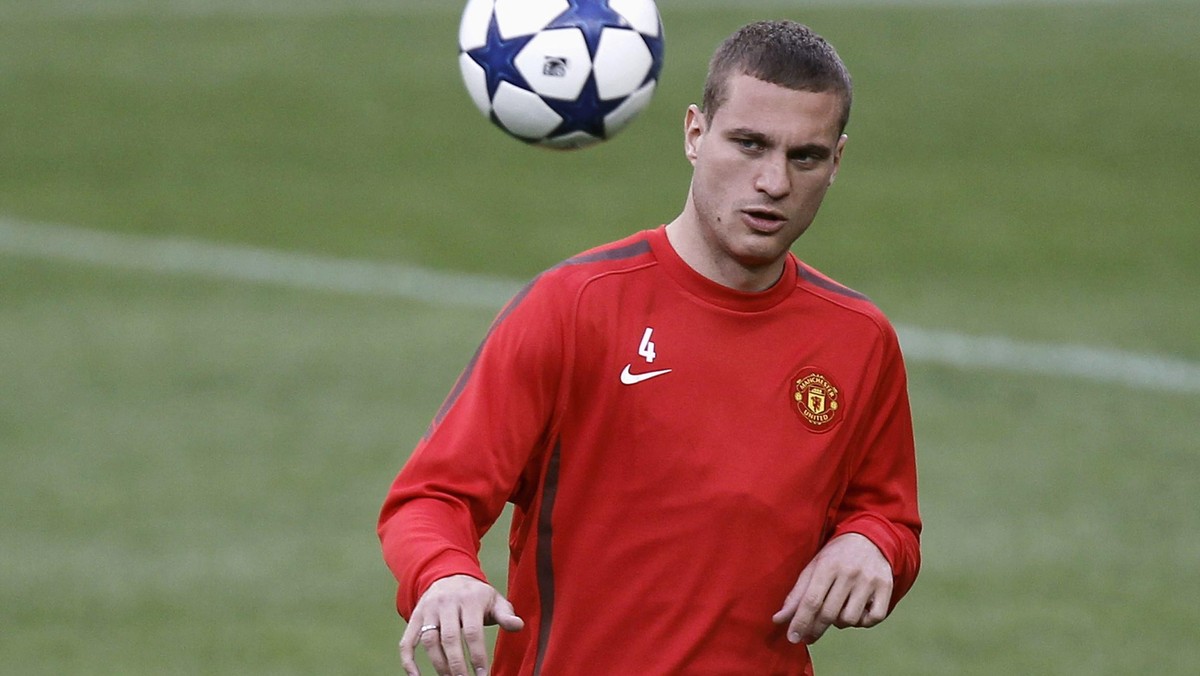 Środkowy obrońca Manchesteru United Nemanja Vidić będzie do dyspozycji menedżera Sir Aleksa Fergusona podczas przedsezonowych zgrupowań. Rehabilitacja Serba przebiegła szybciej niż się spodziewano. Początkowe diagnozy mówiły o 12 miesiącach przerwy.