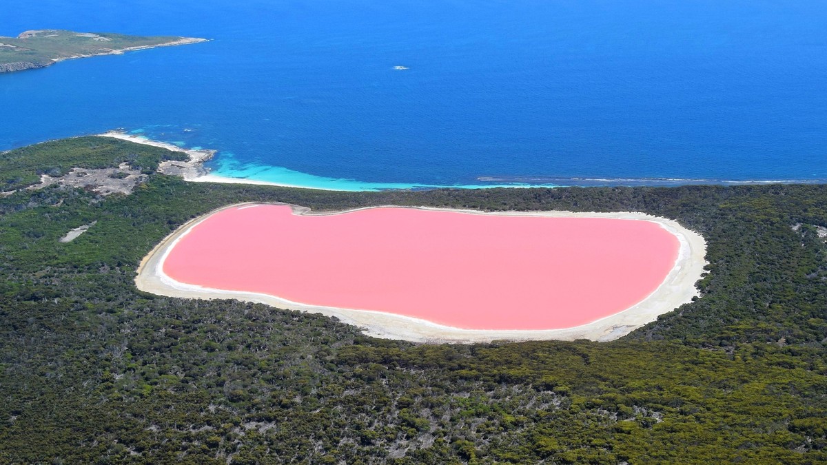 Jezero Hilijer u Australiji jedno je od najvećih čuda prirode zahvaljujući neobičnoj boji vode