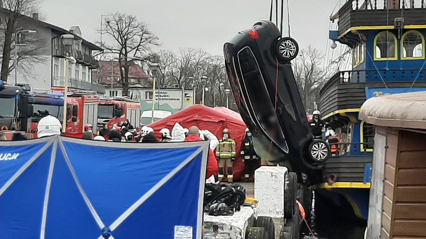 Tragiczny wypadek w Dziwnowie. Samochód wpadł do rzeki. Nie żyją cztery osoby