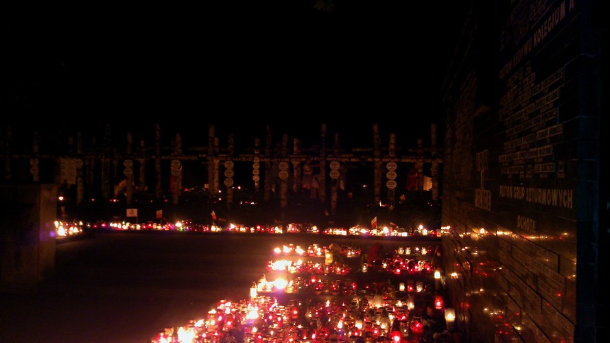 Pocznica wybuchu Powstania Warszawskiego - warszawskie Powązki