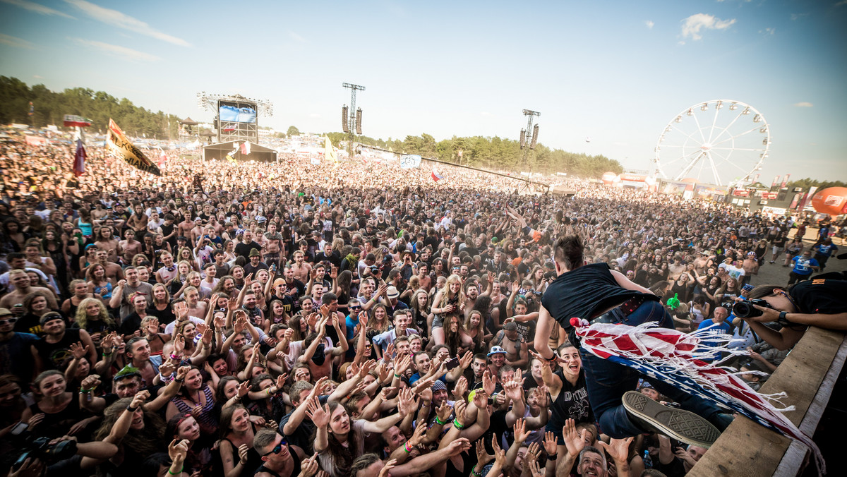 Lubuski Komisariat Policji poinformował, że tegoroczna edycja festiwalu Przystanek Woodstock będzie imprezą podwyższonego ryzyka. Wiąże się to z szeregiem restrykcji związanych z monitoringiem, ilością członków ochrony oraz sprzedażą alkoholu. W specjalnym oświadczeniu opublikowanym przez WOŚP organizatorzy przyznają, że są zaskoczeni tą decyzją. Festiwal odbędzie się w dniach 14-16 lipca w Kostrzynie nad Odrą.