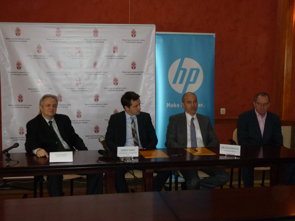 Potpisivanje ugovora o nabavci računara