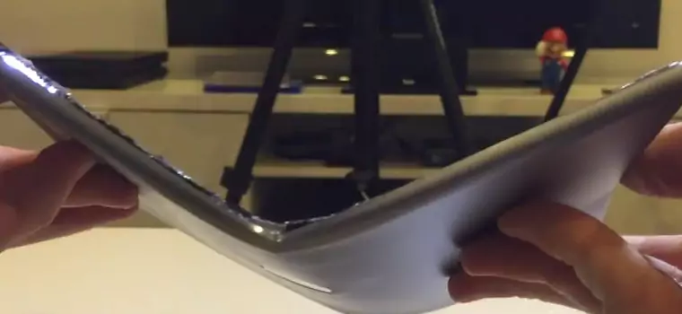 iPad Air 2. Jak znosi test na wyginanie? (wideo)