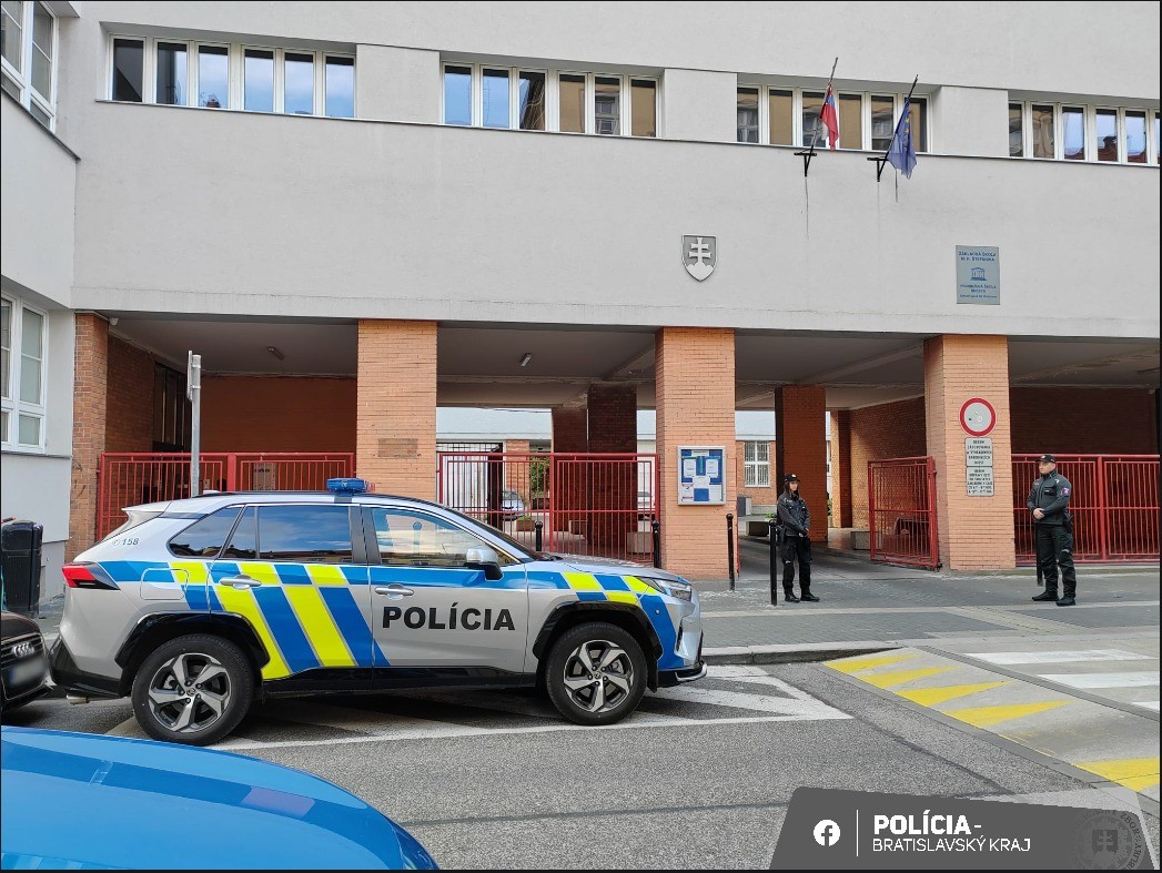 Polícia vo štvrtok dohliadala vo zvýšenej miere na bezpečnosť škôl a školských zariadení.