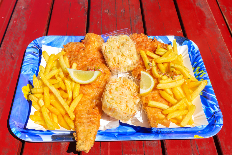 Smażona ryba to popularny obiad nad morzem