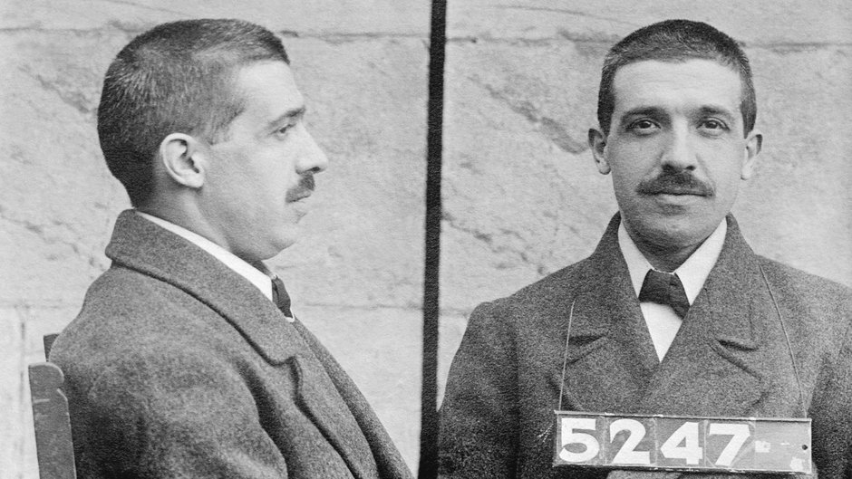 Charles Ponzi na zdjęciu z policyjnej kartoteki, 13 sierpnia 1920 r.