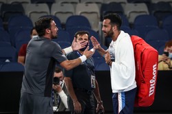Ostra kłótnia na Australian Open. Fognini i Caruso rozdzieleni przez supervisora