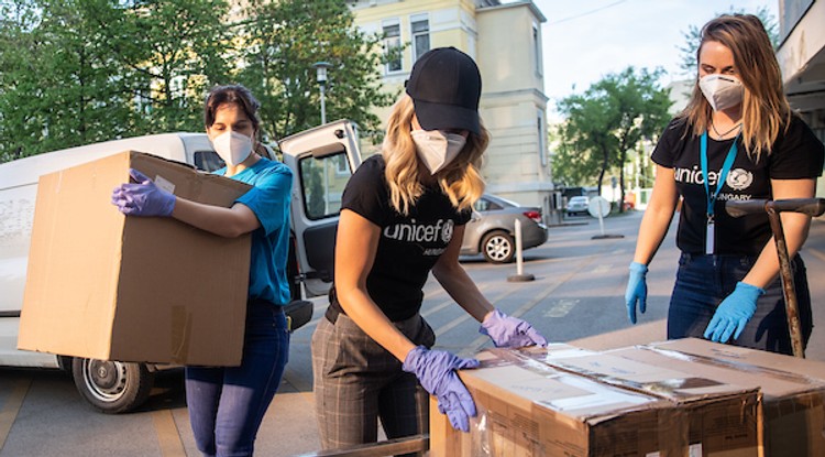 A balassagyarmati Dr. Kenessey Albert Kórház és Rendelőintézet veszi át az UNICEF adományait