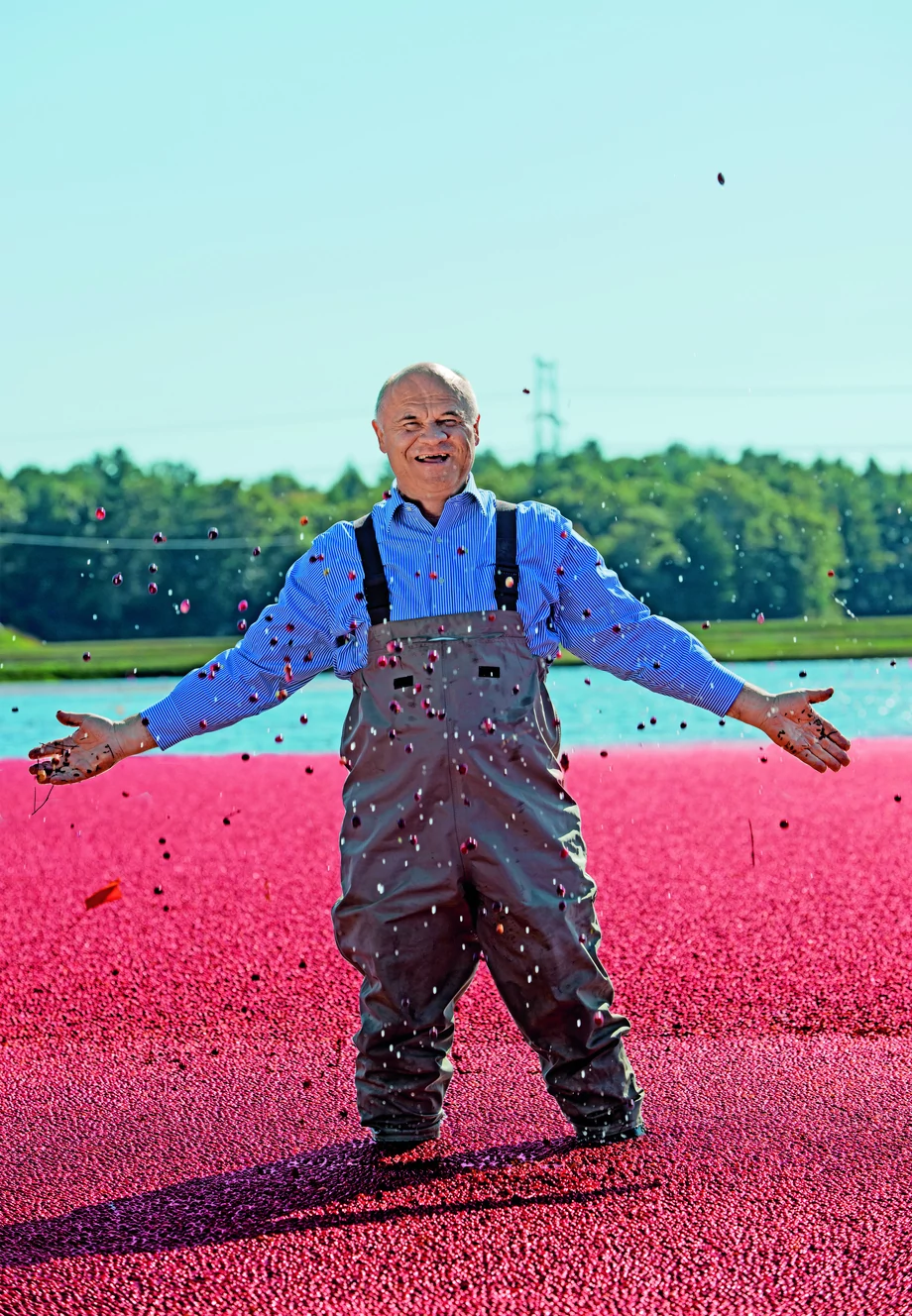 Marek Moczulski na polu żurawiny w Bostonie sprawdza jakość dostaw dla Bakallandu