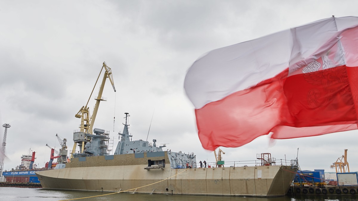 Gdynia: ORP "Ślązak" opuścił stocznię