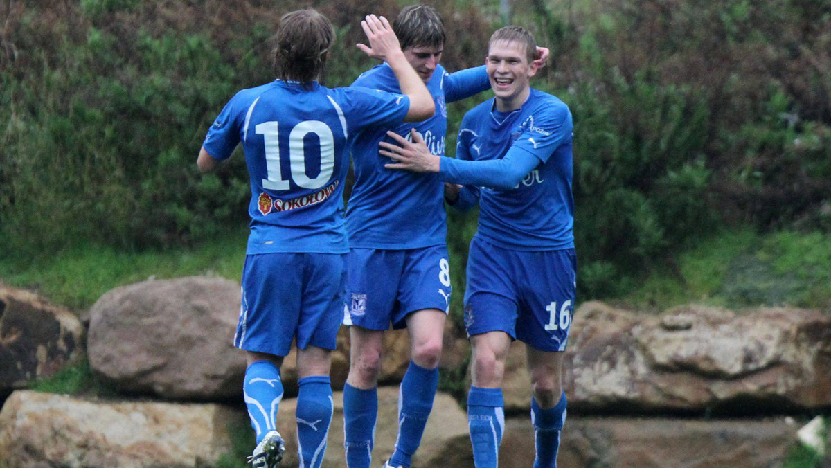 Lech Poznań pokonał Steauę Bukareszt 2:1 (2:0) w sparingowym meczu, rozegranym w Turcji. Bramki dla Kolejorza zdobyli Artjoms Rudnevs i Siarhiej Krywiec.