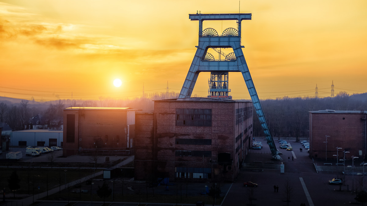 Górnicza "Solidarność" w liście do premier Beaty Szydło wyraziła zaniepokojenie dotyczące polityki rządu wobec górnictwa. Związkowcy oceniają, że "poważne podejście" do rozwoju sektora wydobywczego wymaga doinwestowania kopalń, by mogły dostarczyć energetyce wystarczającą ilość surowca.