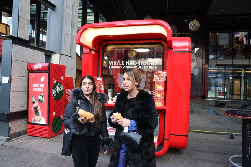 U ponudi su hot-dogovi po ceni od 400 dinara.
