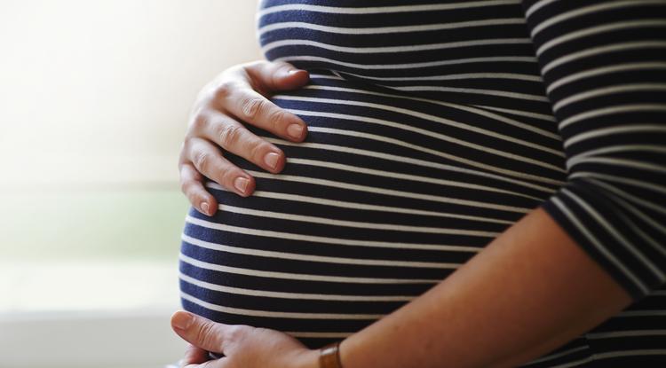A terhes anyuka hasa tele volt zúzódásokkal Fotó: Getty Images