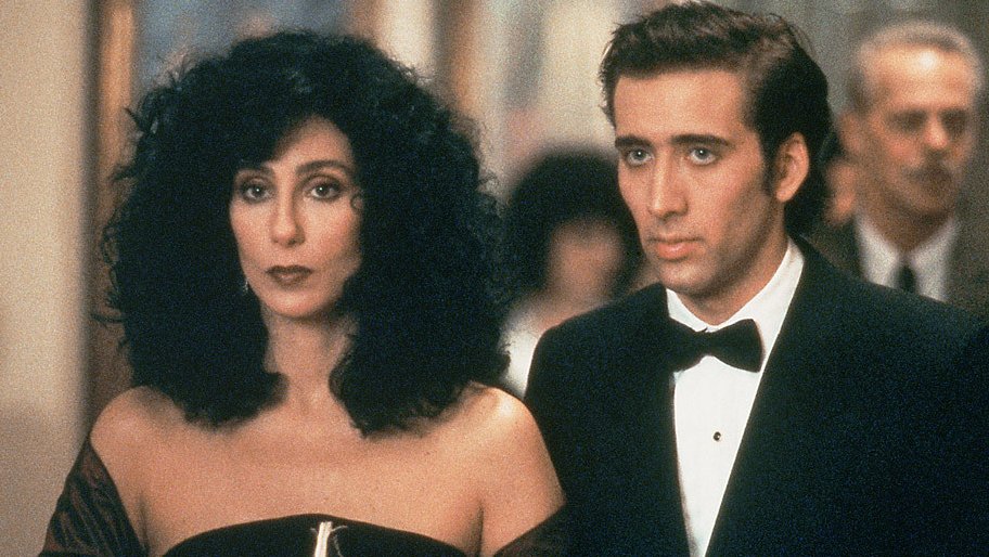 Cher i Nicholas Cage w filmie "Wpływ księżyca"