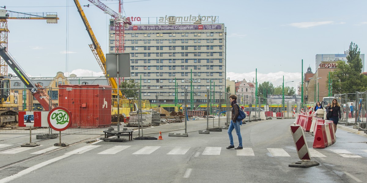 Wciąż trwa remont ronda Kaponiera w Poznaniu