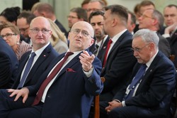 30 milionów zł nagród dla urzędników MSZ. "To absolutny skandal"